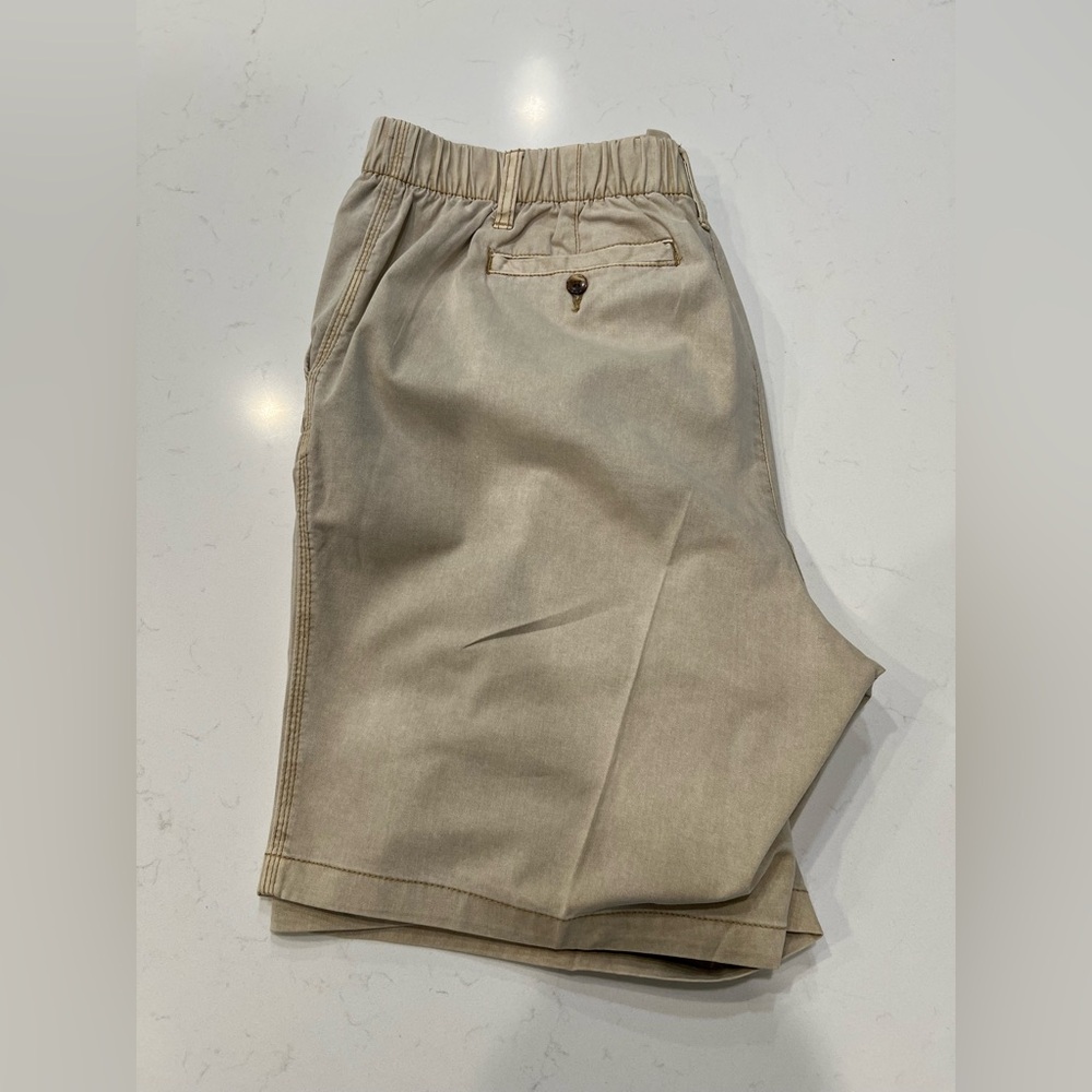 Old Navy Women's Khaki OG Chino Shorts - Picture 4 of 5